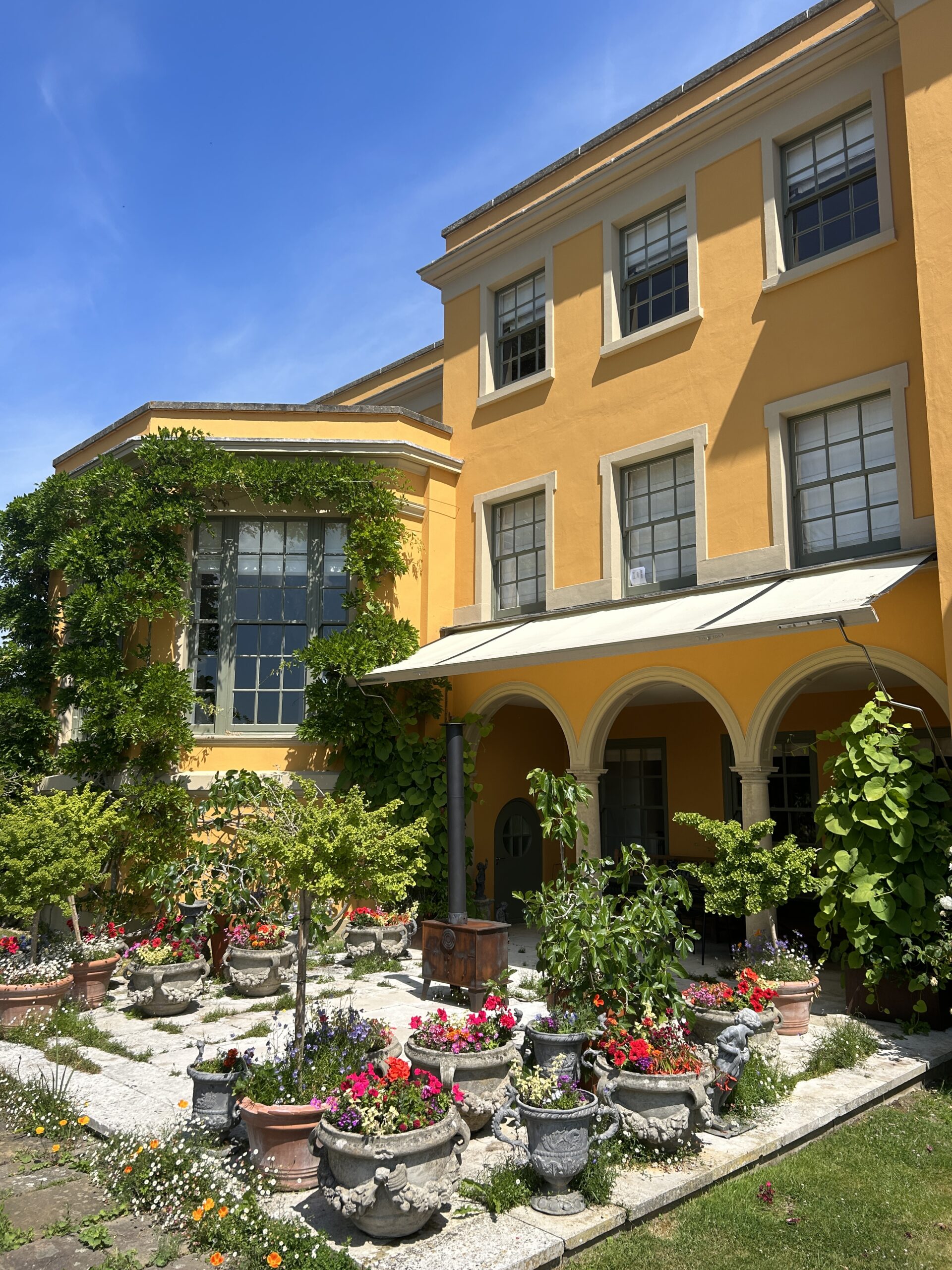 WOOLTON HOUSE, NEWBURY, BERKSHIRE Keim Paint Shop