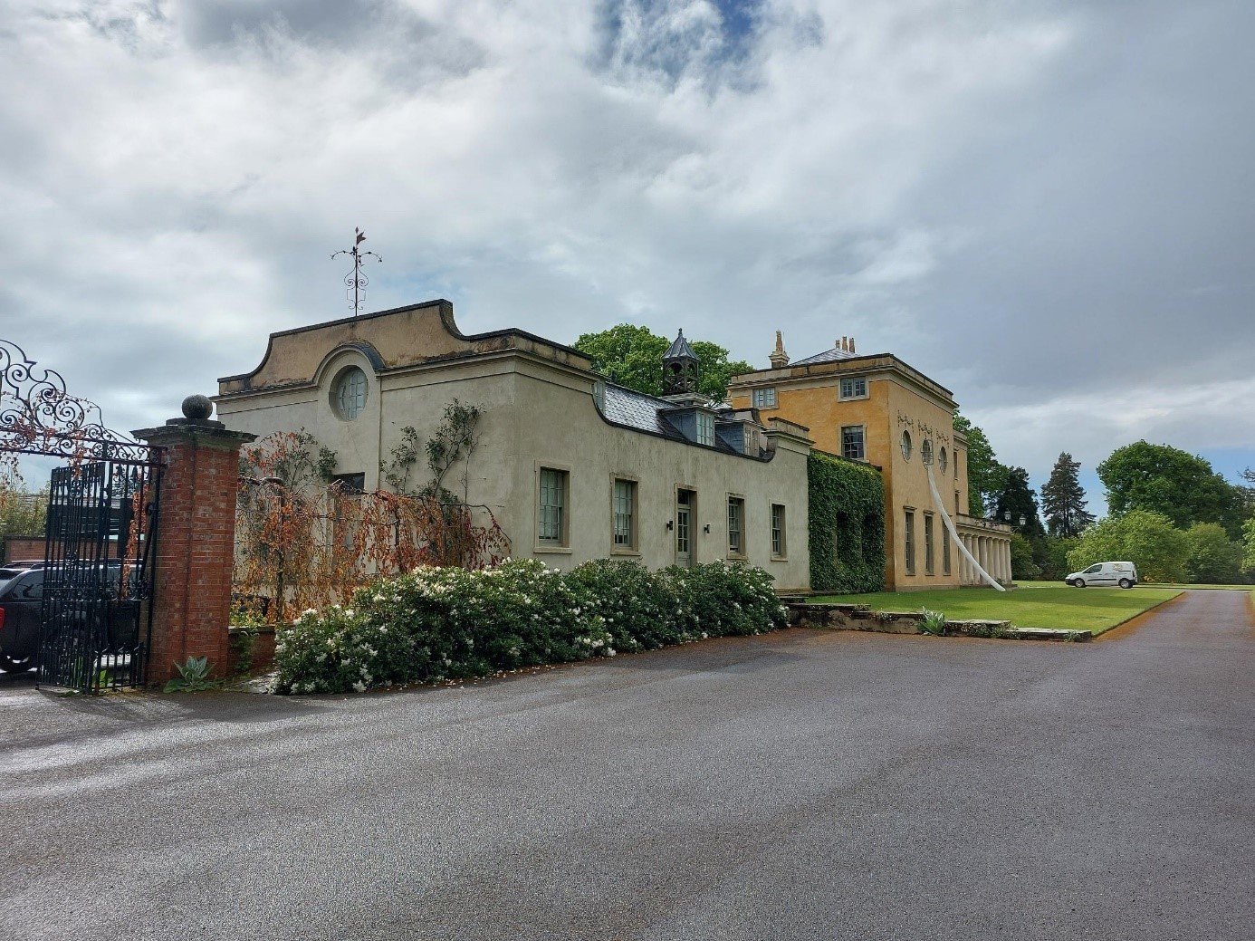 WOOLTON HOUSE, NEWBURY, BERKSHIRE Keim Paint Shop